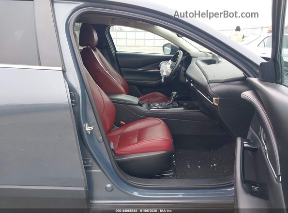 3MVDMBCM6PM525375 2023 MAZDA CX-30 Light Blue Вид салона спереди