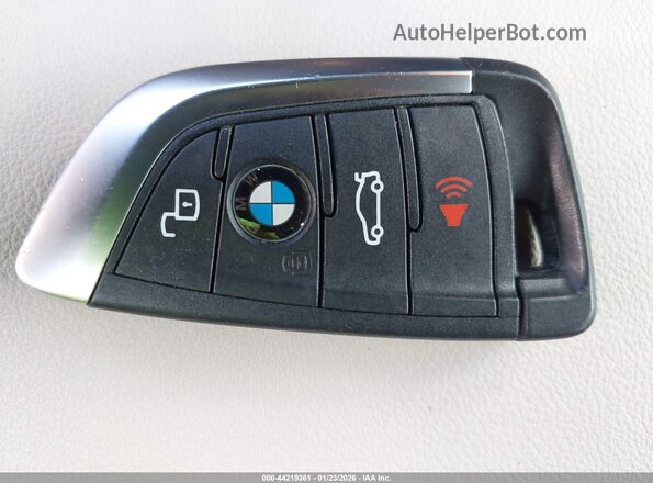 3MW43CM0XP8C98462 2023 BMW M2 Фиолетовый Вид панели приборов