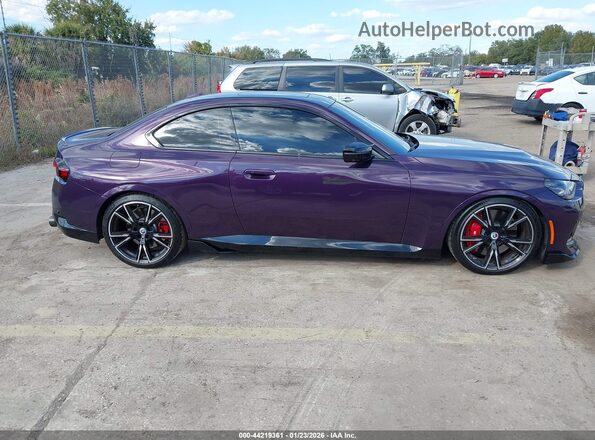 3MW43CM0XP8C98462 2023 BMW M2 Фиолетовый Вид задней части салона