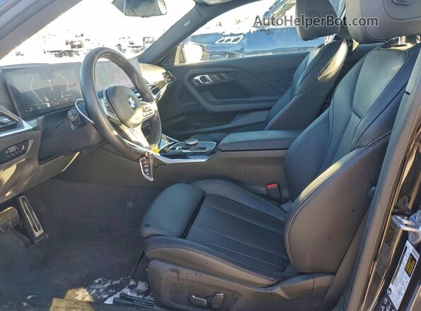 3MW53CM02R8E45963 2024 BMW M2 Черный Вид салона спереди