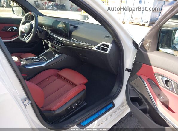 3MW59FT08T8G03649 2026 BMW M3 Белый Вид салона спереди