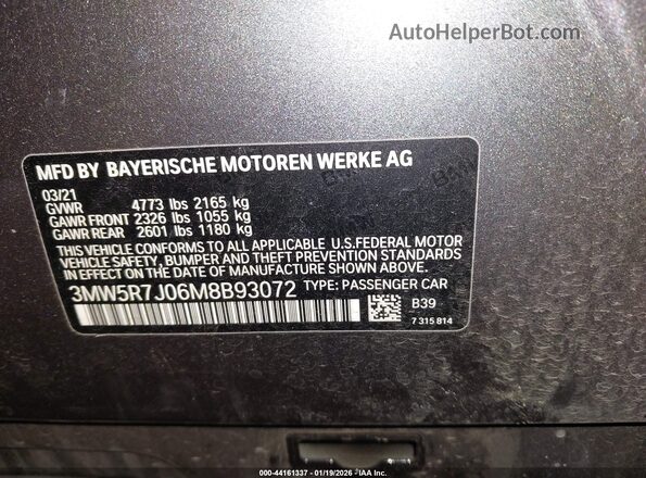 3MW5R7J06M8B93072 2021 BMW OTHER Gray Vista del compartimento del motor