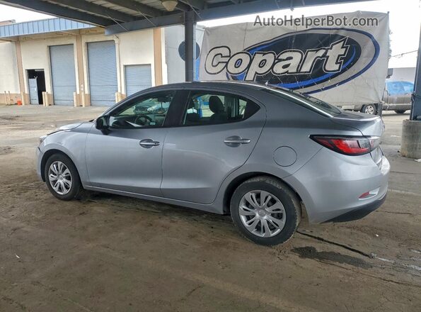 3MYDLBYV1LY707074 2020 TOYOTA YARIS Серебряный Задняя левая четверть