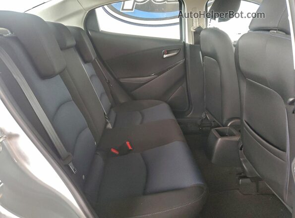 3MYDLBYV1LY707074 2020 TOYOTA YARIS Серебряный Вид задних сидений