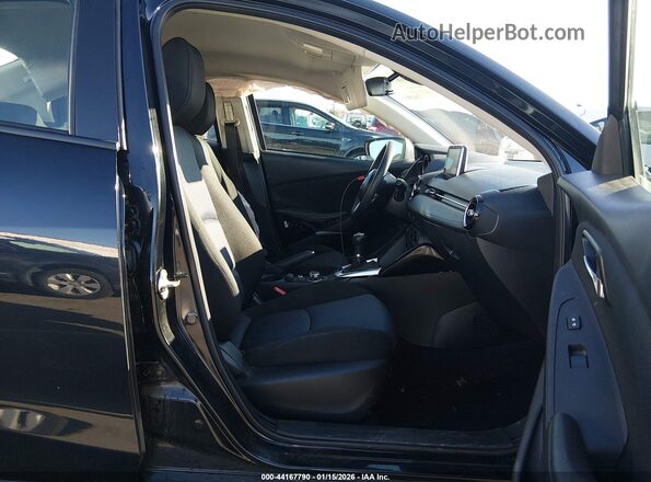 3MYDLBYV2JY301933 2018 TOYOTA YARIS IA Black Вид салону спереду