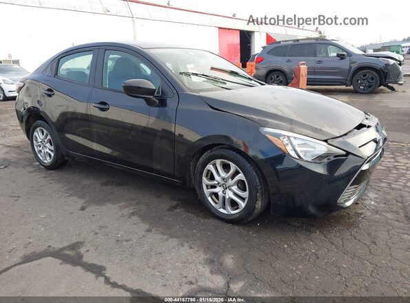 3MYDLBYV2JY301933 2018 TOYOTA YARIS IA Black Передня права чверть