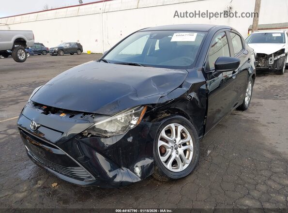 3MYDLBYV2JY301933 2018 TOYOTA YARIS IA Black Вид спереду