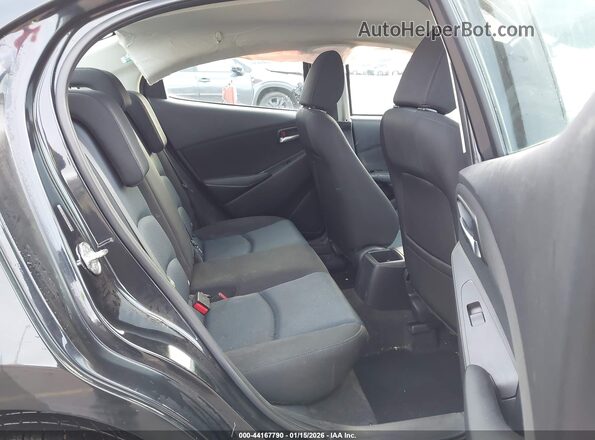 3MYDLBYV2JY301933 2018 TOYOTA YARIS IA Black Вид наклейки з VIN-кодом