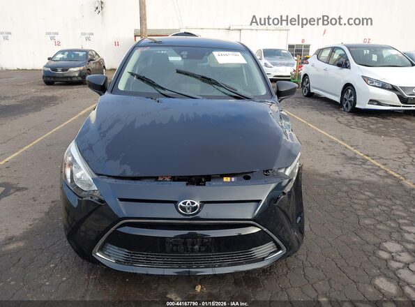 3MYDLBYV2JY301933 2018 TOYOTA YARIS IA Black Вид щитка приладів