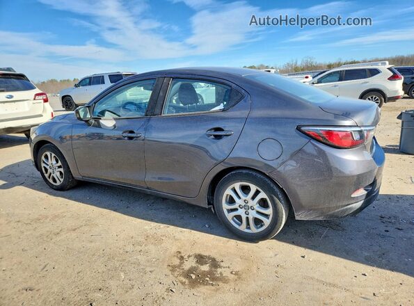 3MYDLBYV2JY323415 2018 TOYOTA YARIS Серый Задняя левая четверть