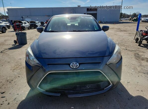 3MYDLBYV2JY323415 2018 TOYOTA YARIS Серый Вид спереди