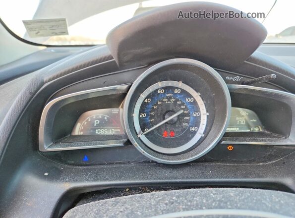 3MYDLBYV2JY323415 2018 TOYOTA YARIS Серый Вид щитка приборов