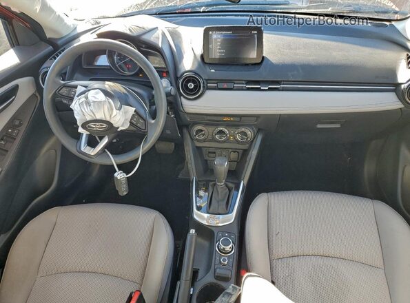 3MYDLBYV2LY711960 2020 TOYOTA YARIS Красный Вид панели приборов
