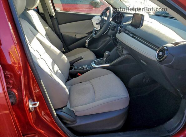 3MYDLBYV2LY711960 2020 TOYOTA YARIS Красный Вид салона спереди