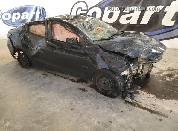 3MYDLBYV4LY705688 2020 TOYOTA YARIS Черный Передняя правая четверть