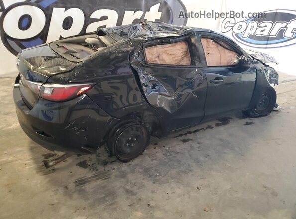 3MYDLBYV4LY705688 2020 TOYOTA YARIS Черный Задняя правая четверть