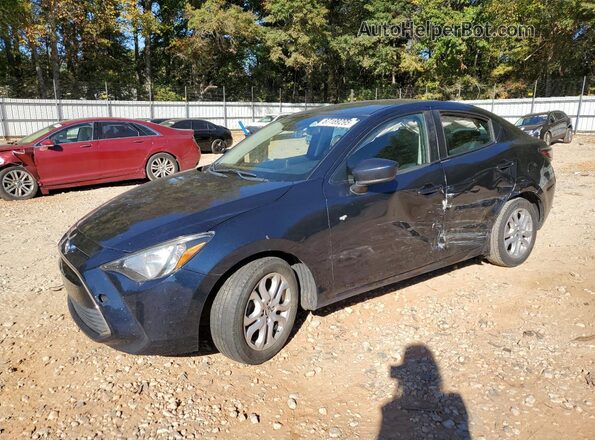 3MYDLBYV6HY160469 2017 TOYOTA YARIS Синий Передняя левая четверть