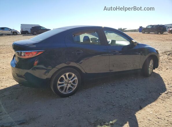 3MYDLBYV6HY160469 2017 TOYOTA YARIS Синий Задняя правая четверть