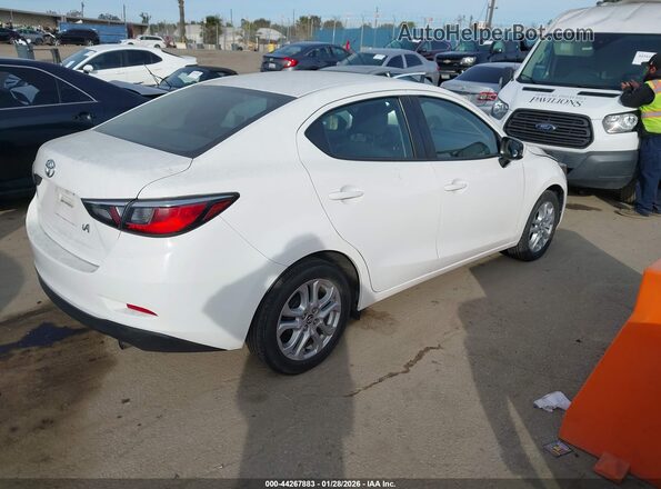 3MYDLBYV6HY182729 2017 TOYOTA YARIS IA Белый Задняя правая четверть