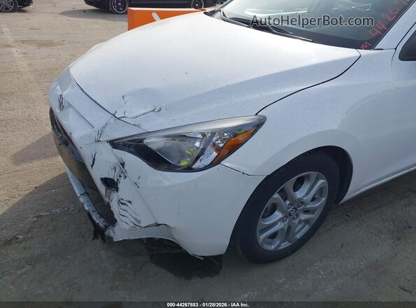 3MYDLBYV6HY182729 2017 TOYOTA YARIS IA Белый Вид спереди