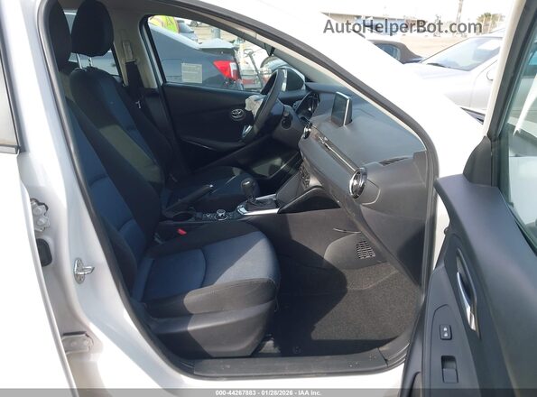 3MYDLBYV6HY182729 2017 TOYOTA YARIS IA Белый Вид салона спереди