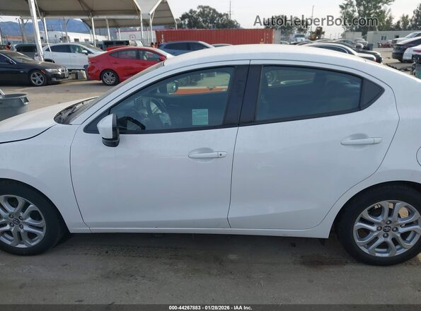 3MYDLBYV6HY182729 2017 TOYOTA YARIS IA Белый Панорамный вид салона 360°