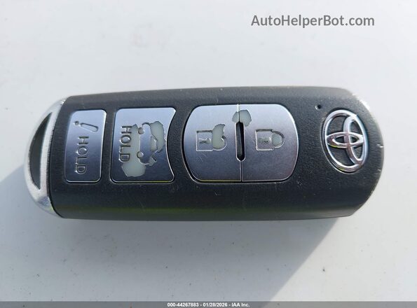 3MYDLBYV6HY182729 2017 TOYOTA YARIS IA Белый Вид панели приборов