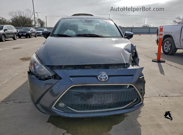 3MYDLBYV6LY716921 2020 TOYOTA YARIS Серый Вид спереди