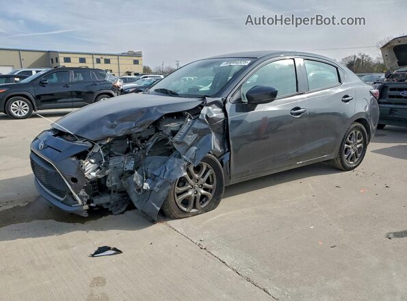 3MYDLBYV6LY716921 2020 TOYOTA YARIS Серый Передняя левая четверть