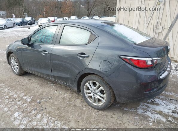 3MYDLBYV7HY181850 2017 TOYOTA YARIS IA Gray Trasero izquierdo