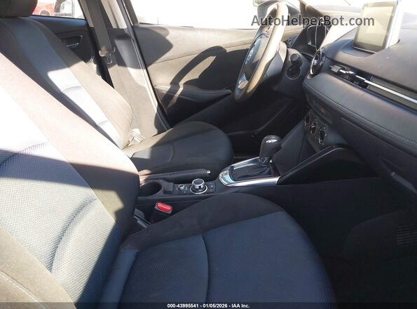 3MYDLBYV7JY315312 2018 TOYOTA YARIS IA Черный Вид салона спереди