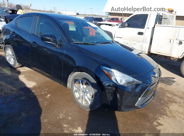 3MYDLBYV7JY315312 2018 TOYOTA YARIS IA Черный Передняя правая четверть