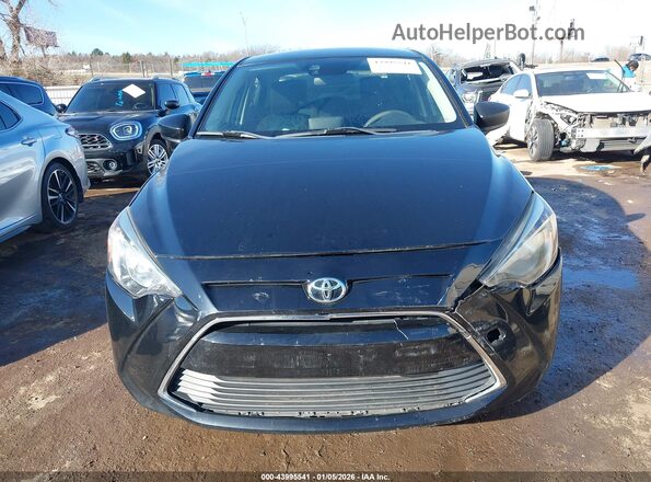 3MYDLBYV7JY315312 2018 TOYOTA YARIS IA Черный Вид щитка приборов
