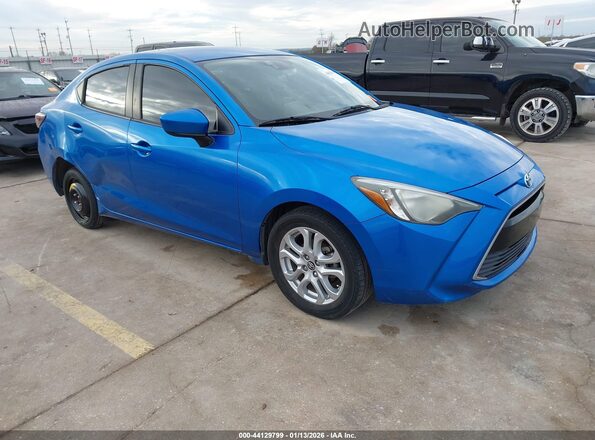 3MYDLBYV8JY320387 2018 TOYOTA YARIS IA Blue Przód prawy
