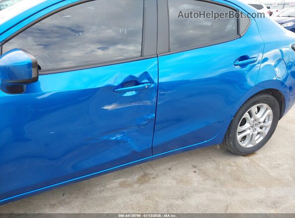 3MYDLBYV8JY320387 2018 TOYOTA YARIS IA Blue Widok z przodu