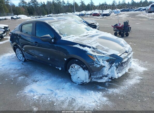 3MYDLBYV8KY522874 2019 TOYOTA YARIS Серый Передняя правая четверть