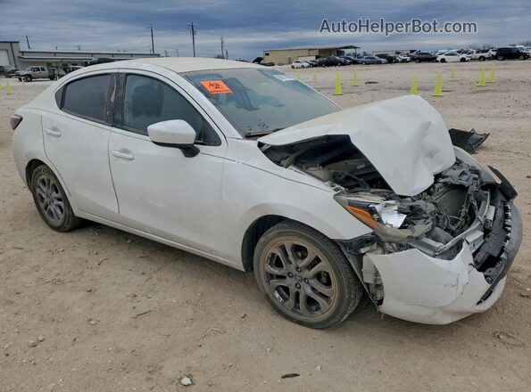 3MYDLBYVXHY165027 2017 TOYOTA YARIS Белый Передняя правая четверть