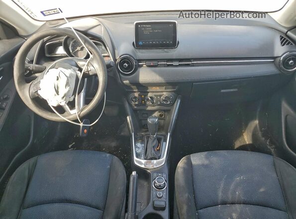 3MYDLBYVXHY165027 2017 TOYOTA YARIS Белый Вид панели приборов
