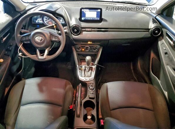 3MYDLBYVXKY523623 2019 TOYOTA YARIS Синий Вид панели приборов