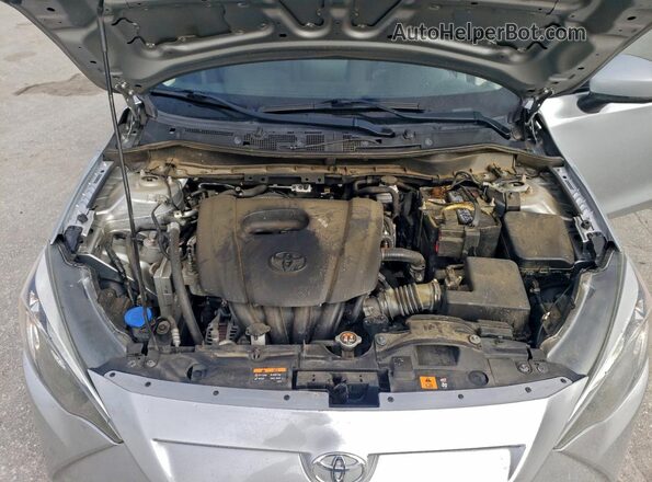 3MYDLBYVXLY709244 2020 TOYOTA YARIS Серебряный Вид задней части салона