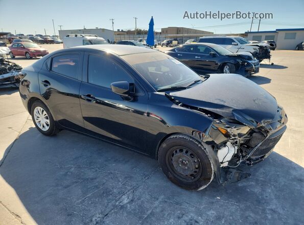 3MYDLBYVXLY711446 2020 TOYOTA YARIS Черный Передняя правая четверть