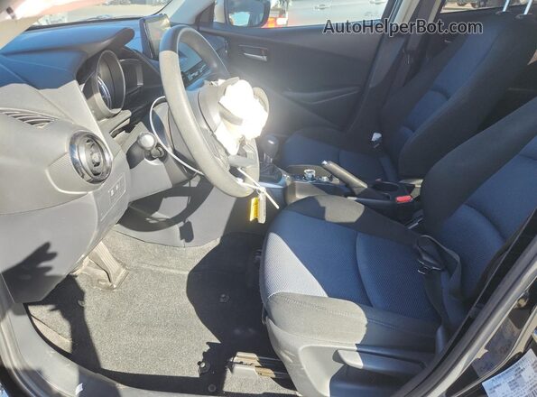 3MYDLBYVXLY711446 2020 TOYOTA YARIS Черный Вид салона спереди