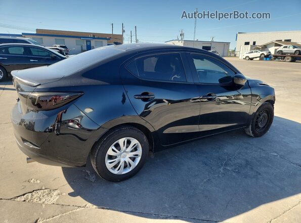 3MYDLBYVXLY711446 2020 TOYOTA YARIS Черный Задняя правая четверть
