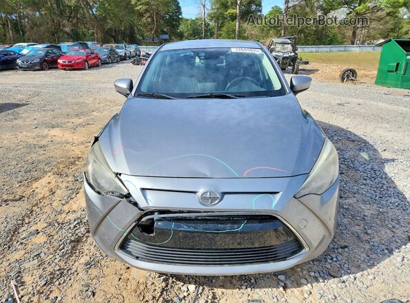 3MYDLBZV9GY126121 2016 TOYOTA SCION Серебряный Вид спереди