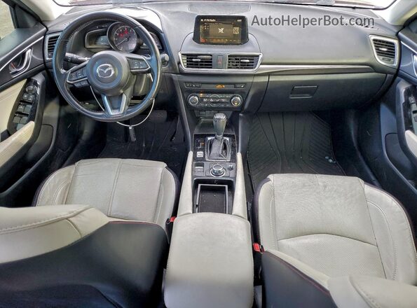 3MZBN1M3XHM133682 2017 MAZDA 3 Красный Вид панели приборов