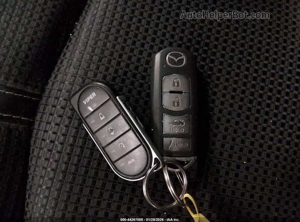 3MZBN1U74HM120686 2017 MAZDA 3 Серый Вид панели приборов