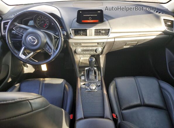 3MZBN1V37JM210027 2018 MAZDA 3 Белый Вид панели приборов