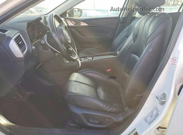 3MZBN1V37JM210027 2018 MAZDA 3 Белый Вид салона спереди