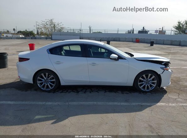 3MZBPAAL0KM105461 2019 MAZDA 3 Белый Вид задней части салона