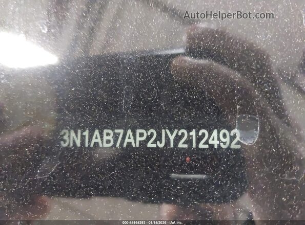 3N1AB7AP2JY212492 2018 NISSAN SENTRA White Vista del compartimento del motor